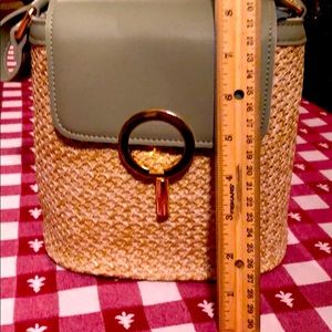 Straw bag with short and long straps